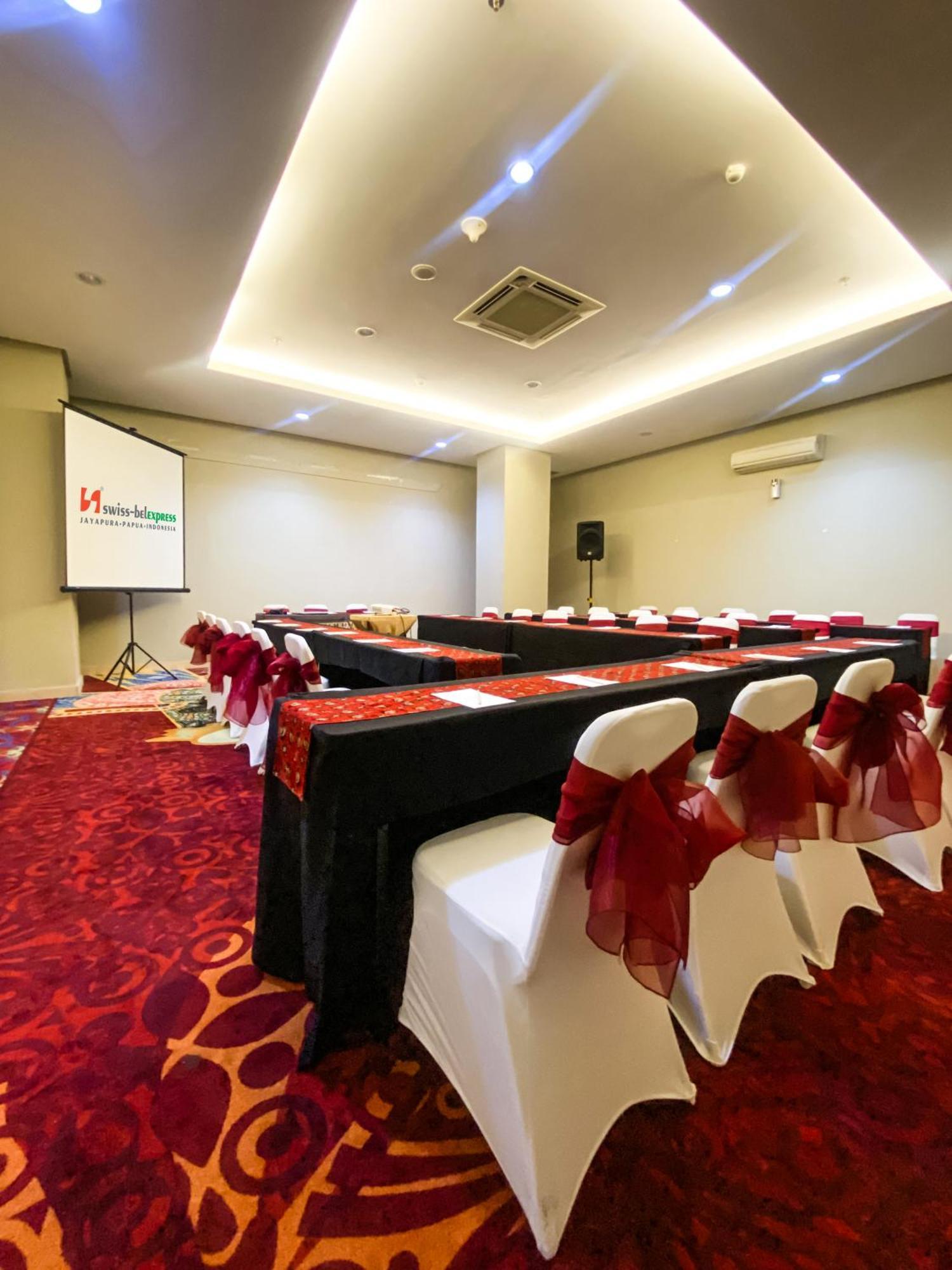 Hotel Swiss-Belexpress Jayapura Exterior foto