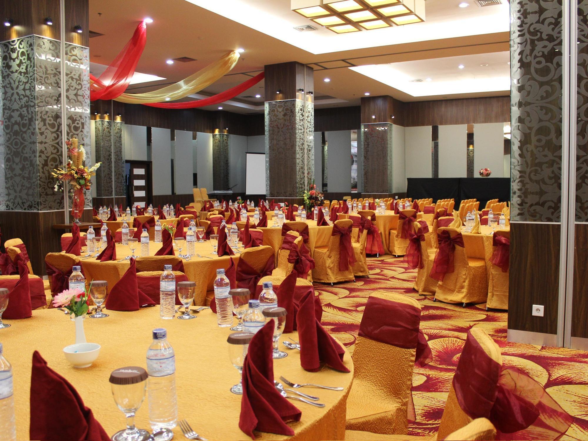 Hotel Swiss-Belexpress Jayapura Exterior foto